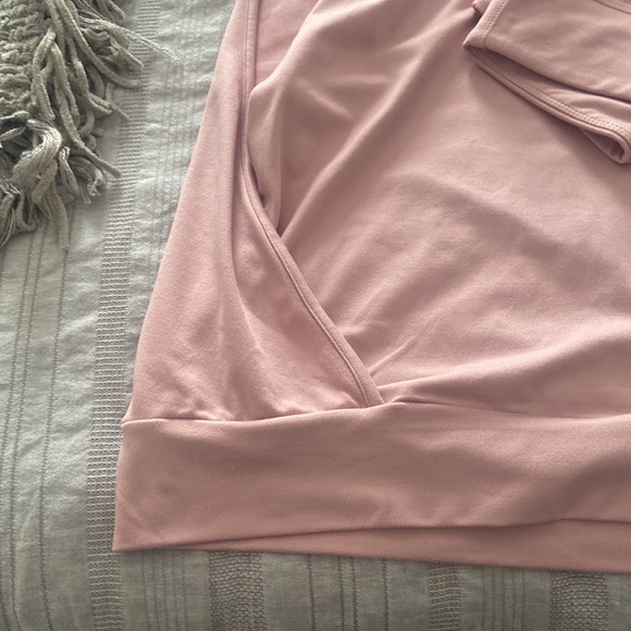 Kittenish by Jessie James Decker workout outfit - Picture 5 of 5